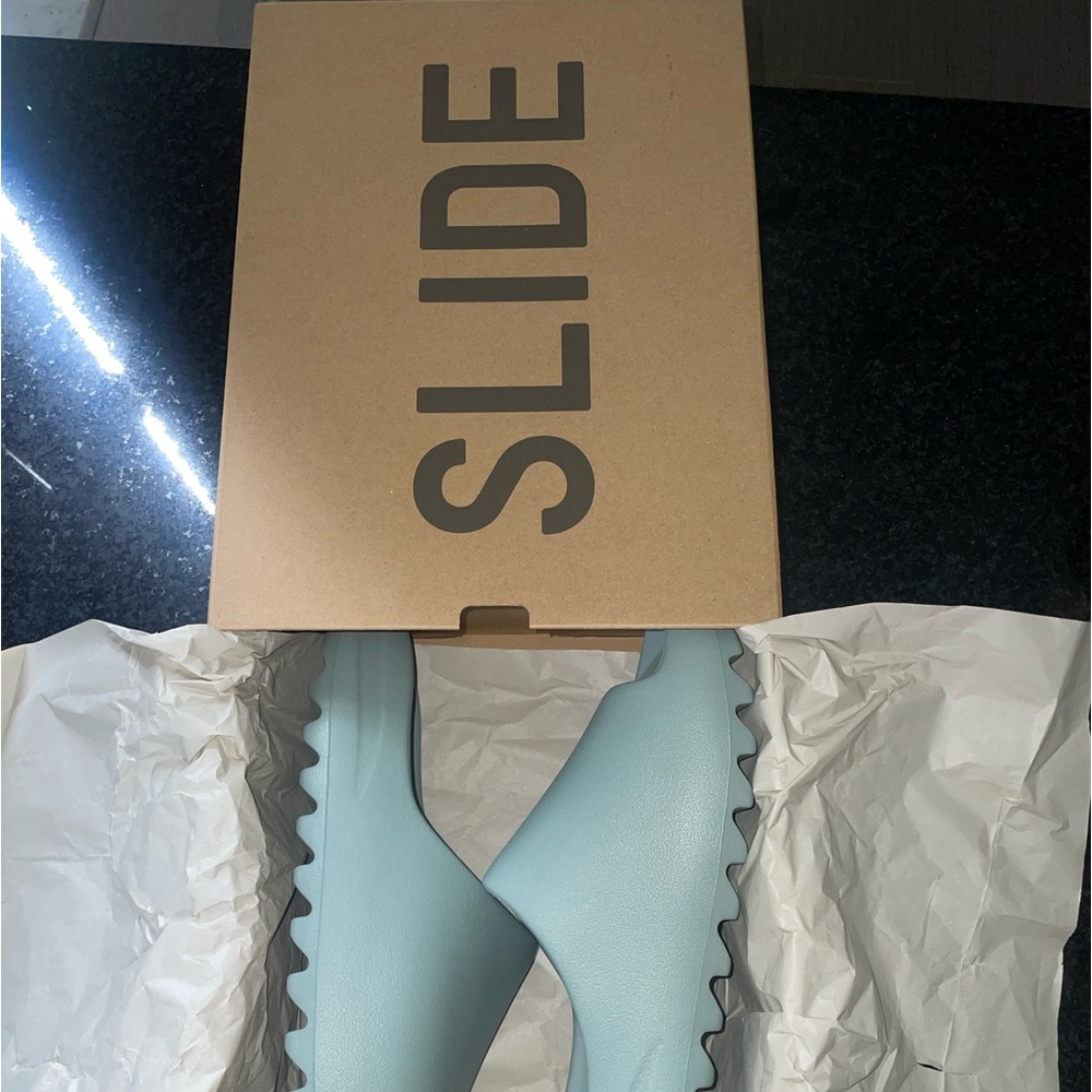 YEEZY Slides Salt - Picture 2 of 8